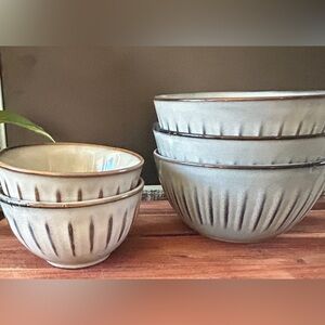 Laurie Gates Yarborough Blue Reactive Glaze 3-Soup/Cereal & 2-Dessert Bowls